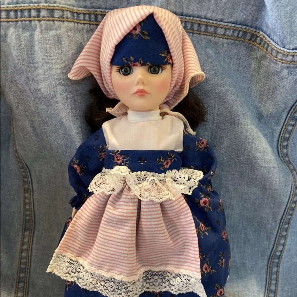 Effanbee Dolls of the World : Romania